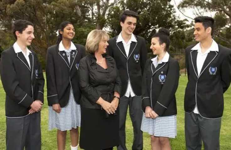 澳大利亚高中上学时间和国内有什么不同？