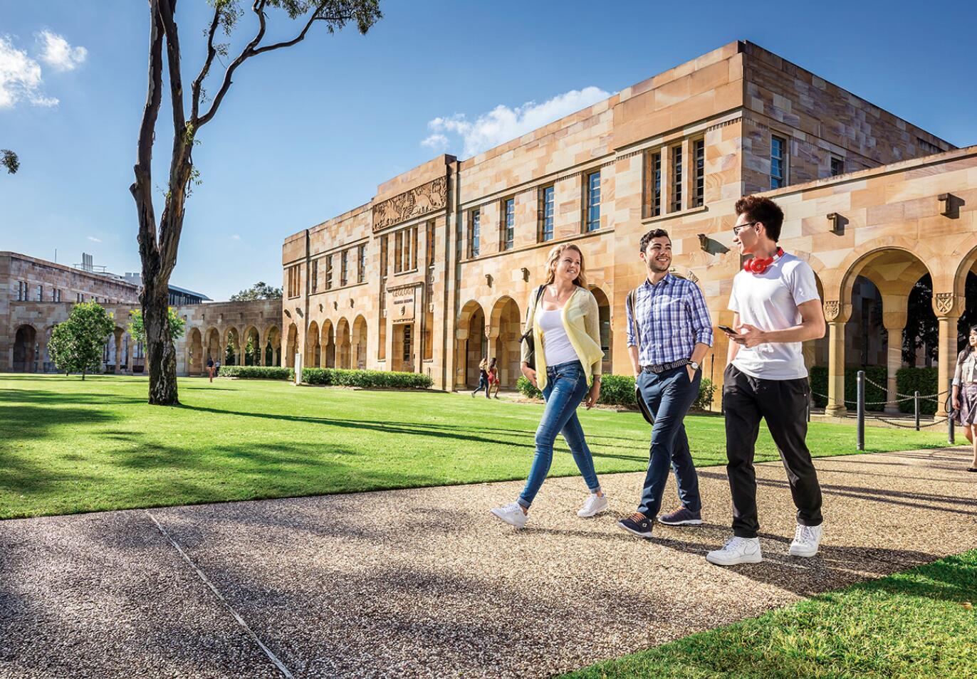 澳洲本科留学费用一览，包括了哪些方面?