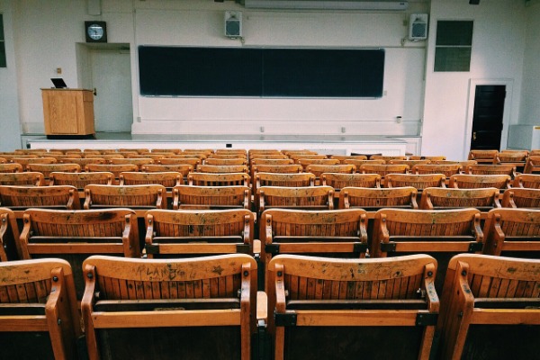1785405616129095714.jpg classroom-1699745_1280.jpg
