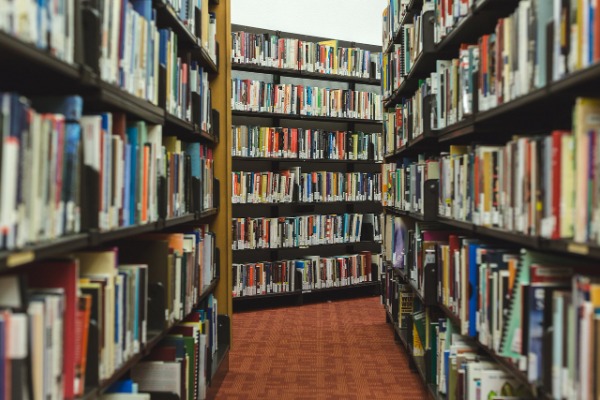 1788159146815056722.jpg books-2562331_1280.jpg
